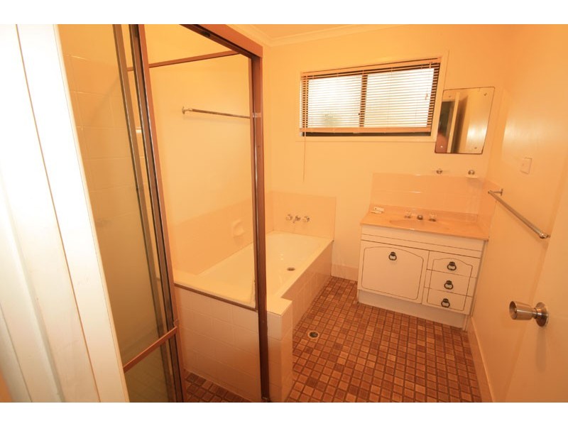 37 Lapoinya Cr, Warana QLD 4575