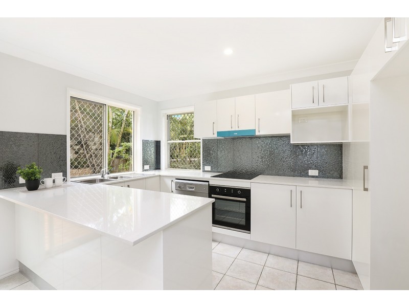 2/12 Norman Ave, Norman Park QLD 4170