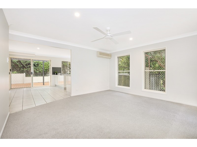 2/12 Norman Ave, Norman Park QLD 4170