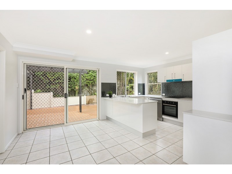 2/12 Norman Ave, Norman Park QLD 4170