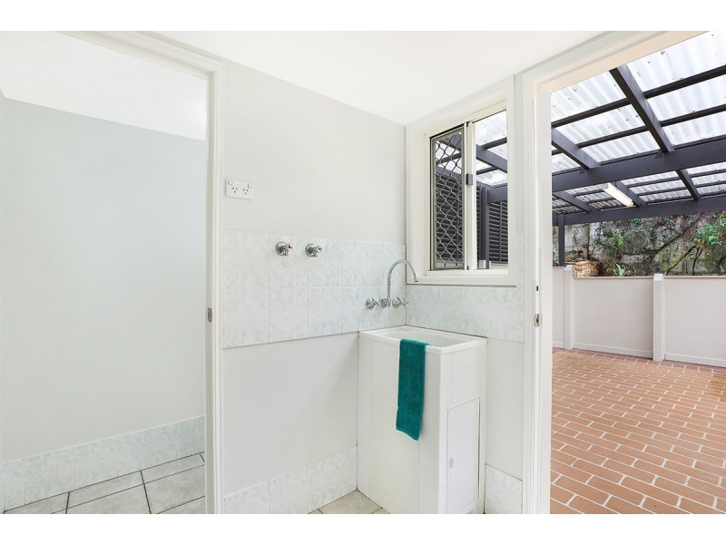 2/12 Norman Ave, Norman Park QLD 4170