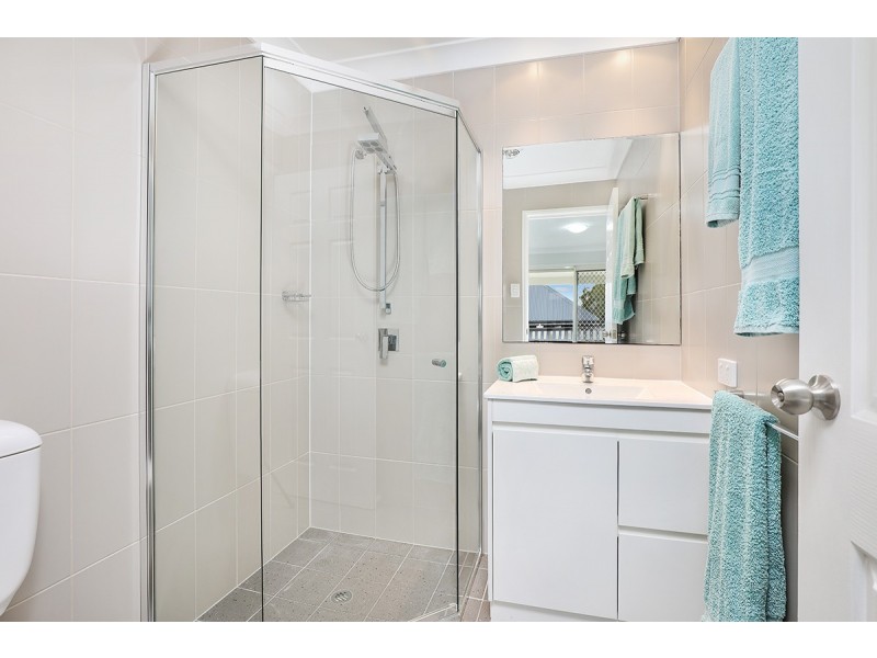 2/12 Norman Ave, Norman Park QLD 4170