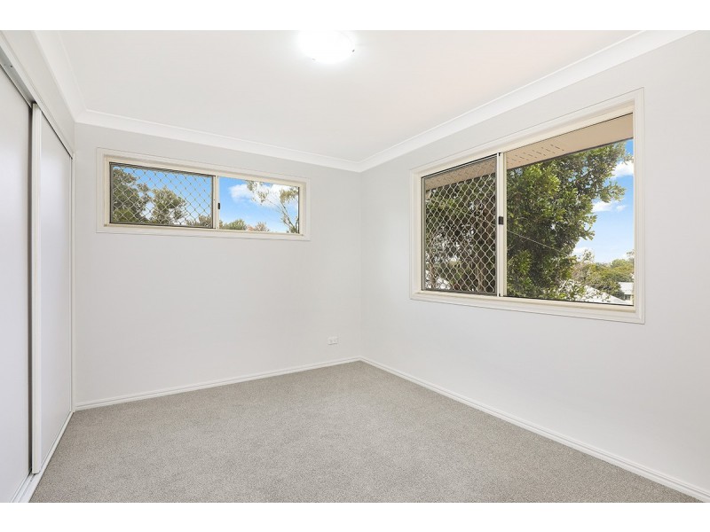 2/12 Norman Ave, Norman Park QLD 4170