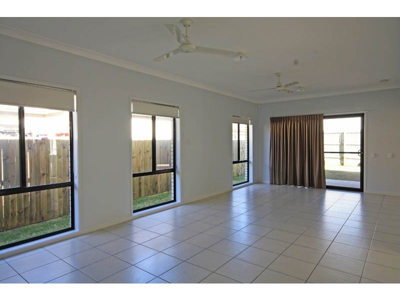 24 Mansell St, Little Mountain QLD 4551