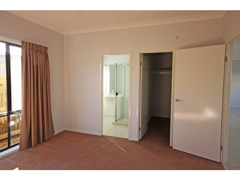 24 Mansell St, Little Mountain QLD 4551