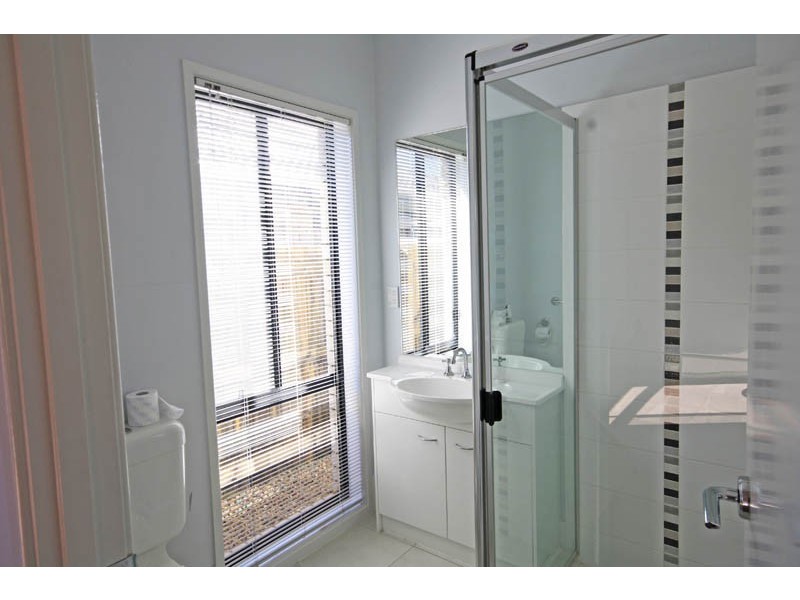 24 Mansell St, Little Mountain QLD 4551