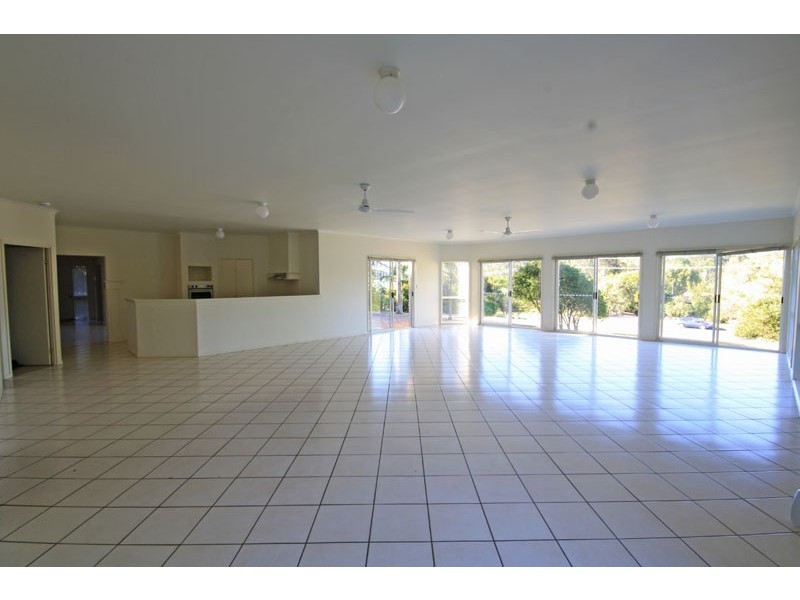 24 Flamingo St, Little Mountain QLD 4551