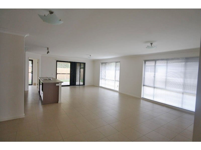 19 Cumberland Cres, Little Mountain QLD 4551