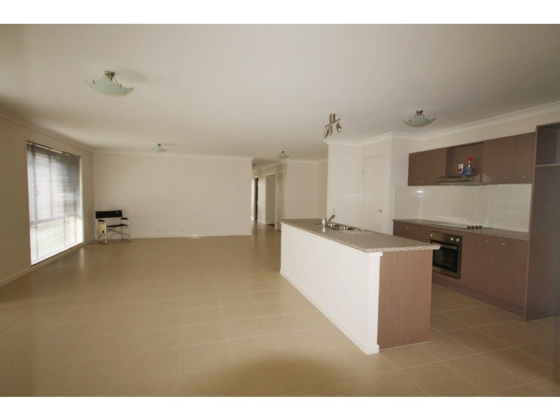 19 Cumberland Cres, Little Mountain QLD 4551