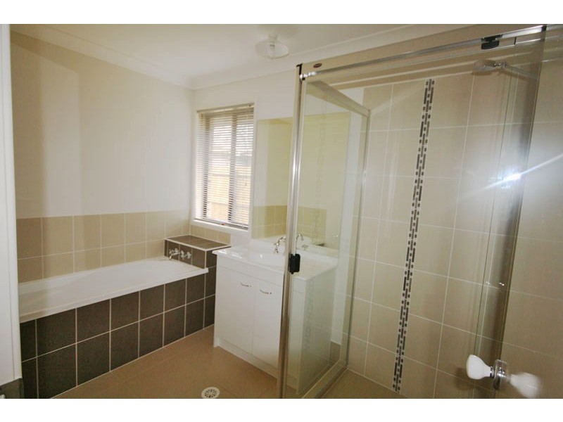 19 Cumberland Cres, Little Mountain QLD 4551