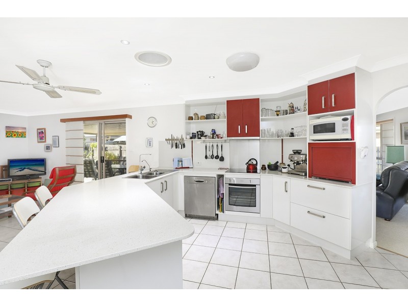 25 Maryann St, Golden Beach QLD 4551