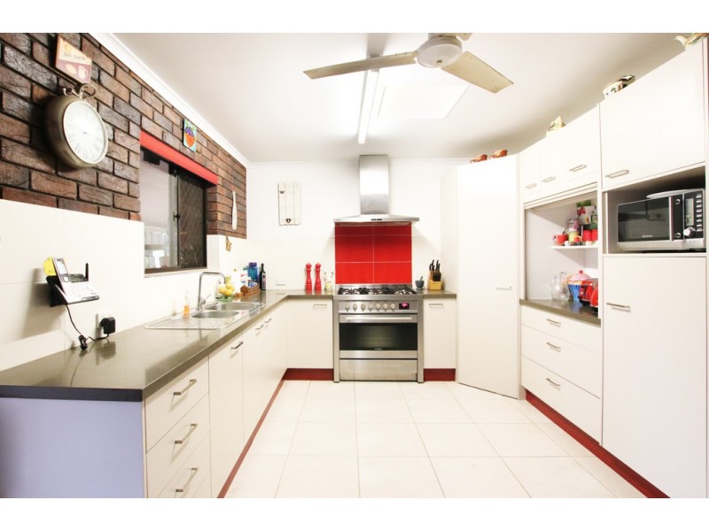 38 Johnston Road, Glass House Mountains QLD 4518