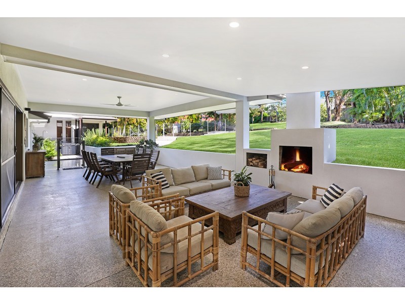 4 Lexington Drive, Little Mountain QLD 4551