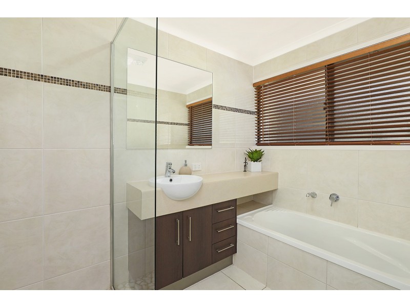 4 Lexington Drive, Little Mountain QLD 4551