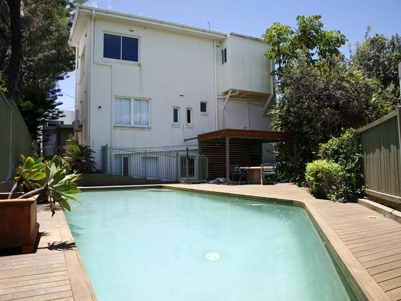 4 Mcilwraith St Moffat Beach, Caloundra QLD 4551