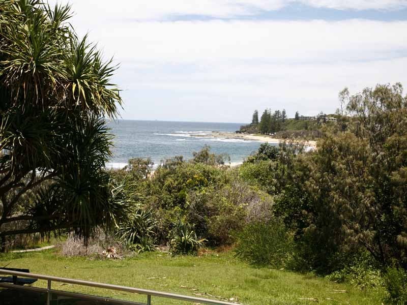 4 Mcilwraith St Moffat Beach, Caloundra QLD 4551