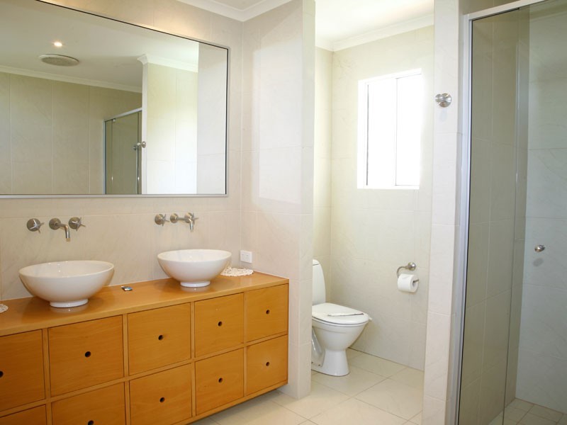 4 Mcilwraith St Moffat Beach, Caloundra QLD 4551
