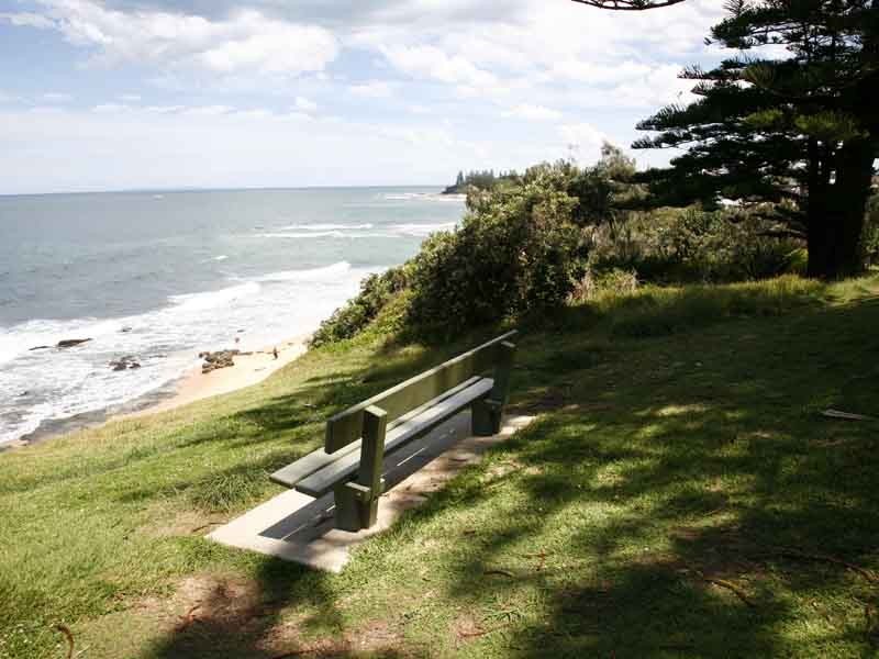 4 Mcilwraith St Moffat Beach, Caloundra QLD 4551