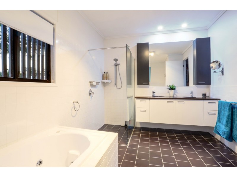 5 Edlundh Court, Pelican Waters QLD 4551