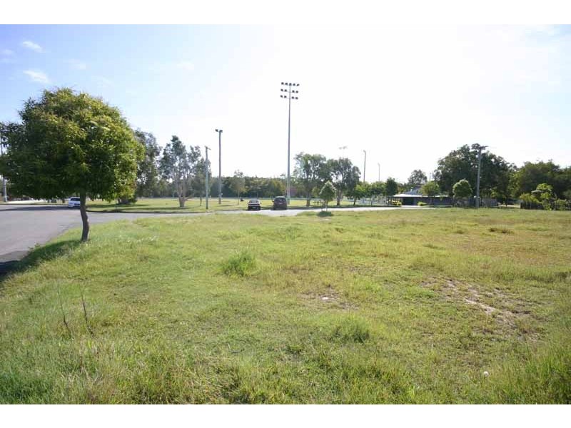 17 Nicholls ST, Caloundra QLD 4551