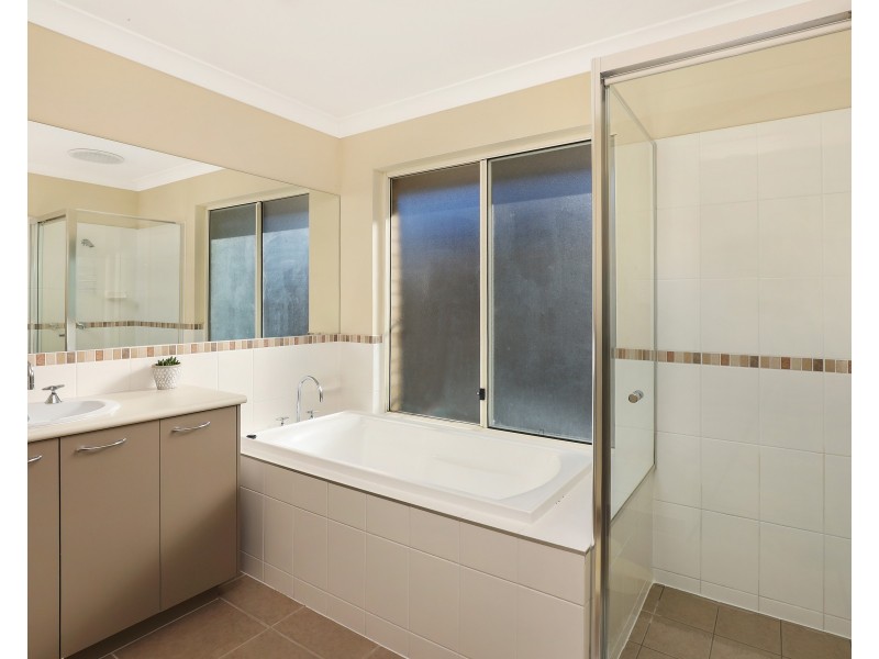 33 Howitt St, Caloundra West QLD 4551