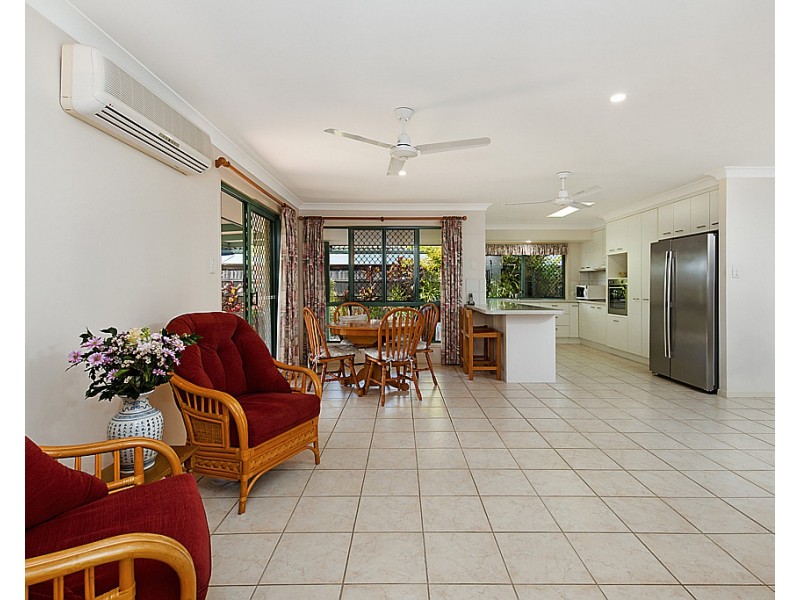 11 Gradorean St, Pelican Waters QLD 4551