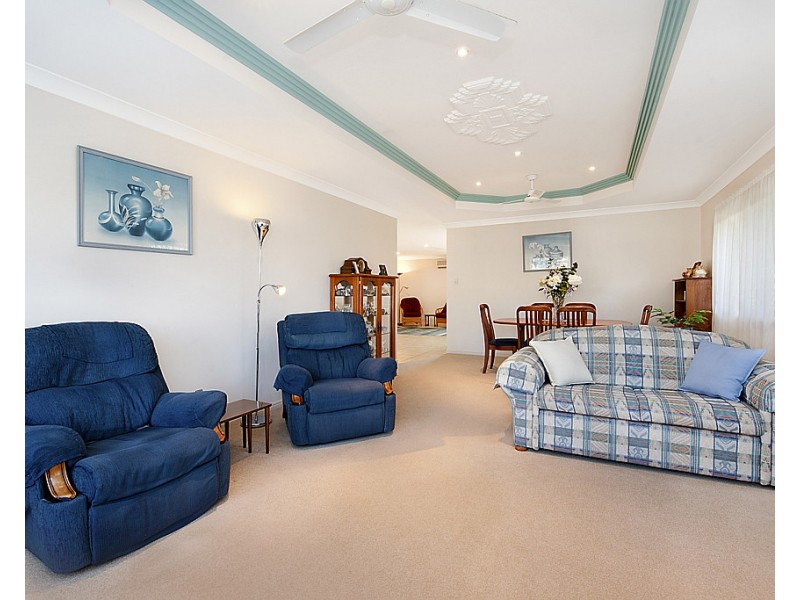 11 Gradorean St, Pelican Waters QLD 4551