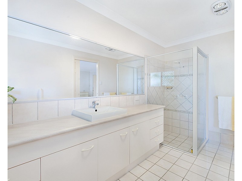 11 Gradorean St, Pelican Waters QLD 4551