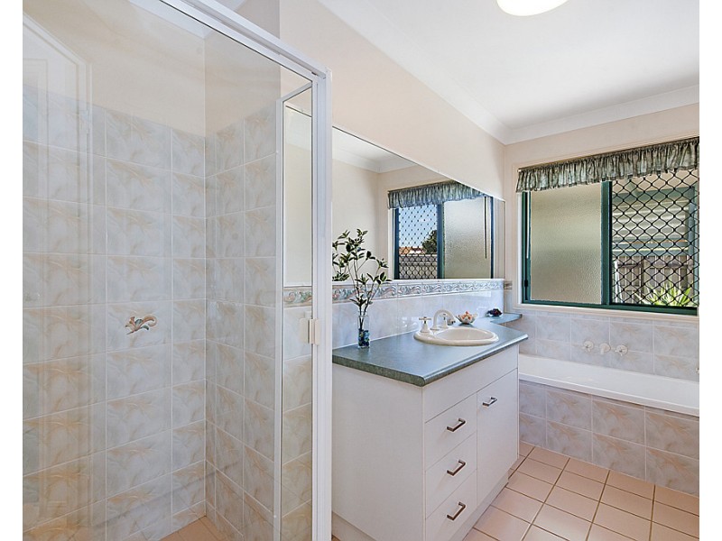11 Gradorean St, Pelican Waters QLD 4551