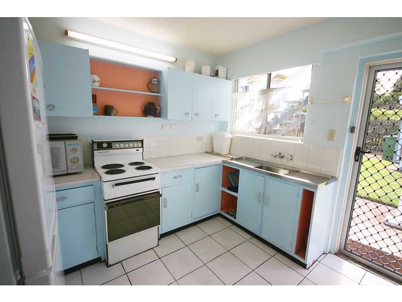 2/1 Leichhardt St, Golden Beach QLD 4551