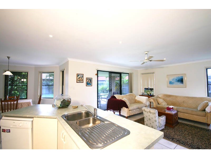 41 Kalowendha Ave, Pelican Waters QLD 4551