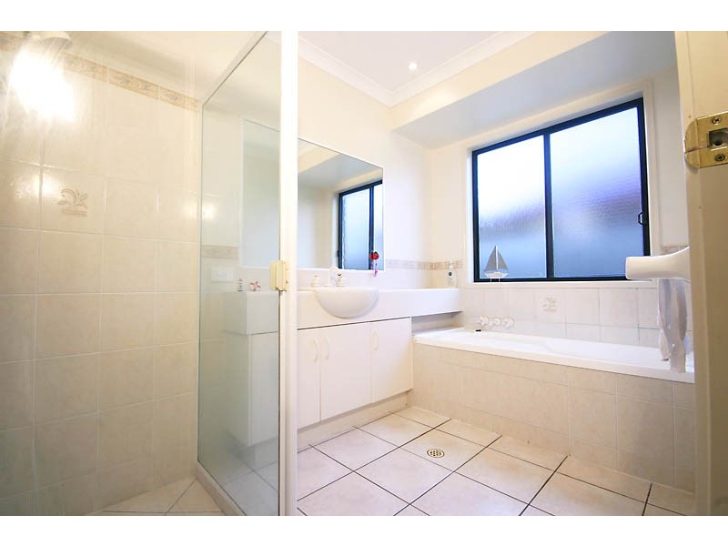 41 Kalowendha Ave, Pelican Waters QLD 4551