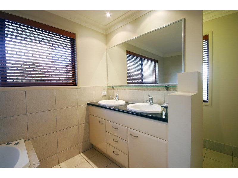 3 Ikara St, Battery Hill QLD 4551