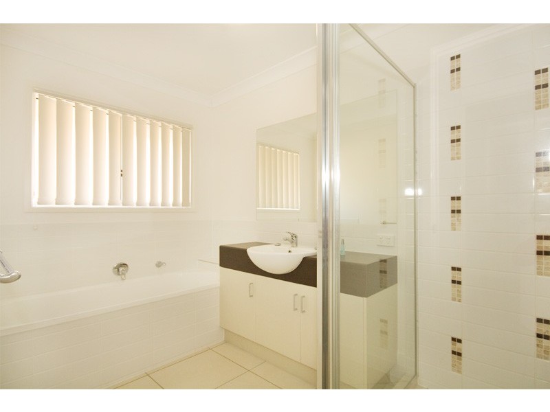 33 ALICIA CCT, Little Mountain QLD 4551