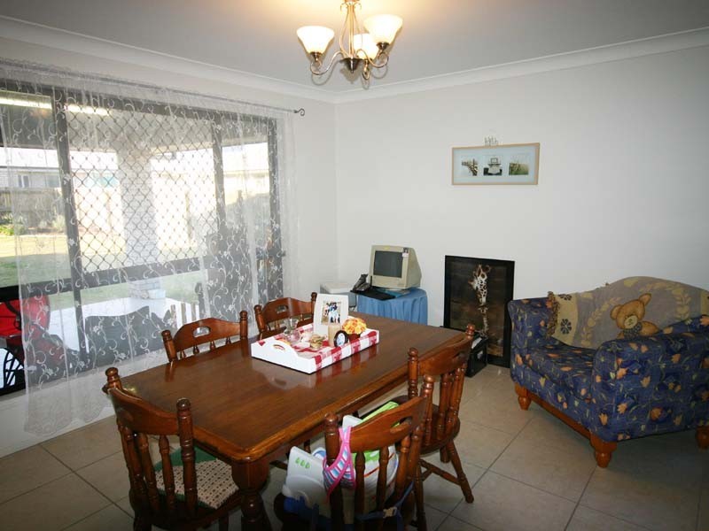 4 Crater St, Caloundra West QLD 4551