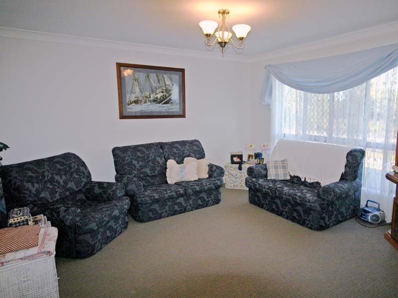 4 Crater St, Caloundra West QLD 4551