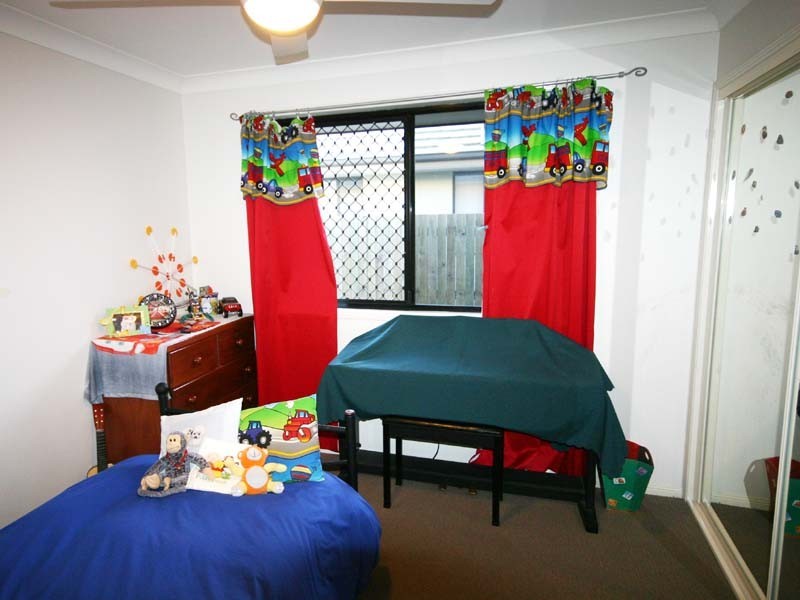 4 Crater St, Caloundra West QLD 4551