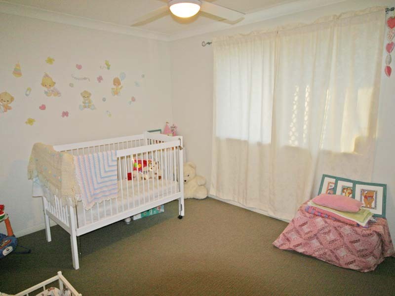 4 Crater St, Caloundra West QLD 4551