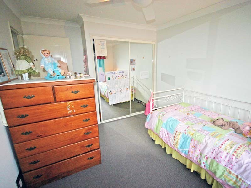 4 Crater St, Caloundra West QLD 4551