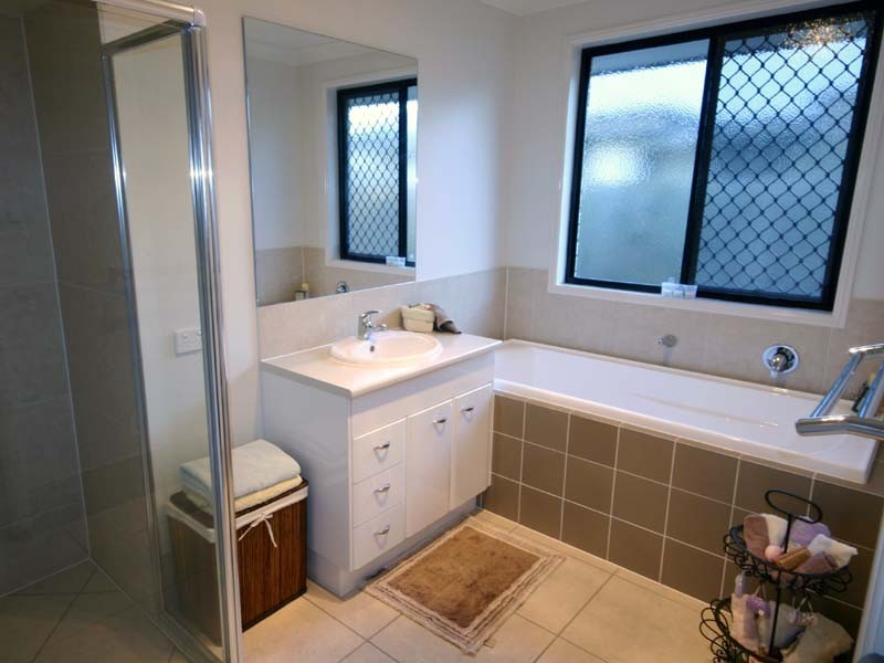 4 Crater St, Caloundra West QLD 4551