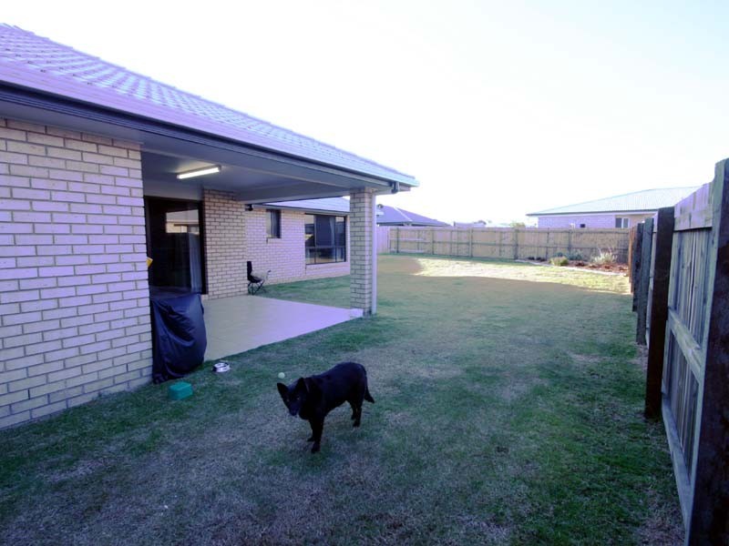 4 Crater St, Caloundra West QLD 4551