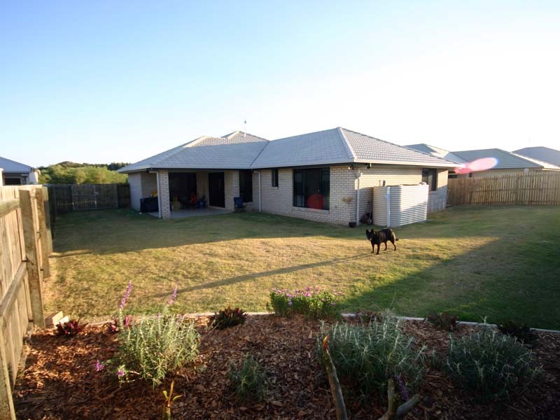 4 Crater St, Caloundra West QLD 4551