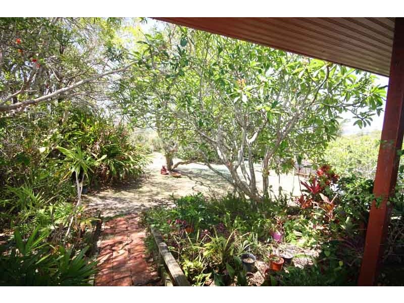 13 Burgess St, Kings Beach QLD 4551