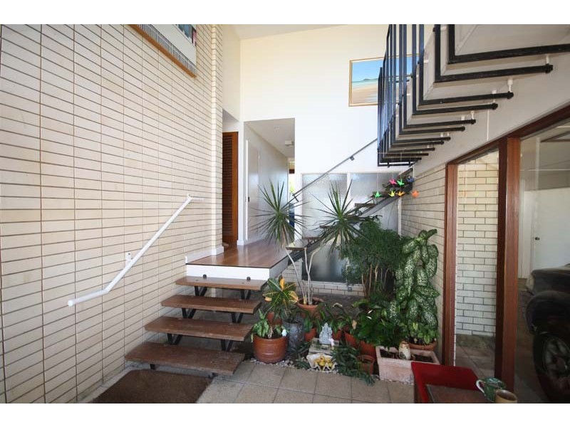 13 Burgess St, Kings Beach QLD 4551