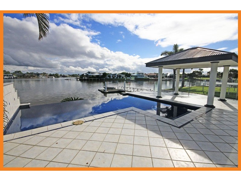 4 Cowiebank Place, Pelican Waters QLD 4551