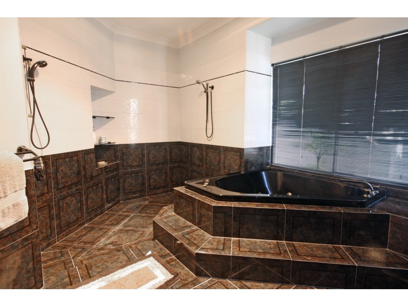 4 Cowiebank Place, Pelican Waters QLD 4551