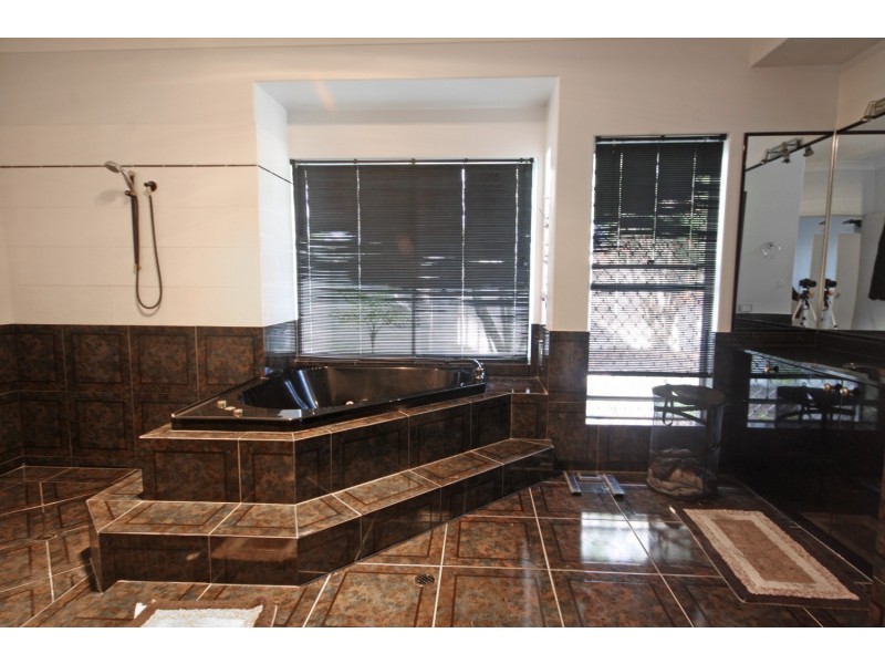 4 Cowiebank Place, Pelican Waters QLD 4551