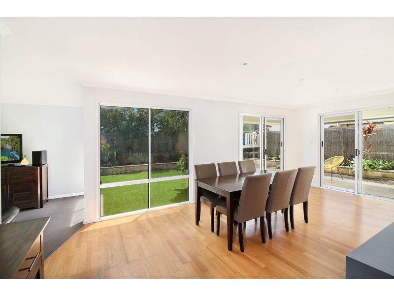 33 Montserrat Cres, Caloundra West QLD 4551