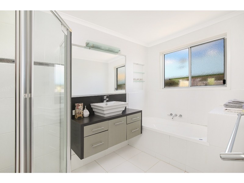 33 Montserrat Cres, Caloundra West QLD 4551