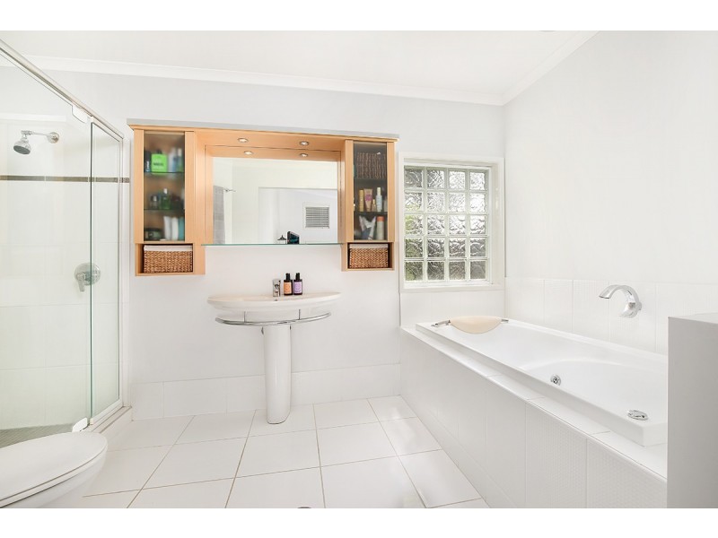 33 Montserrat Cres, Caloundra West QLD 4551
